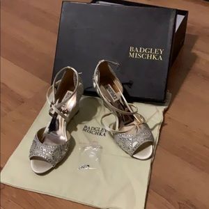 EUC Badgley Mischka Winter Wedges